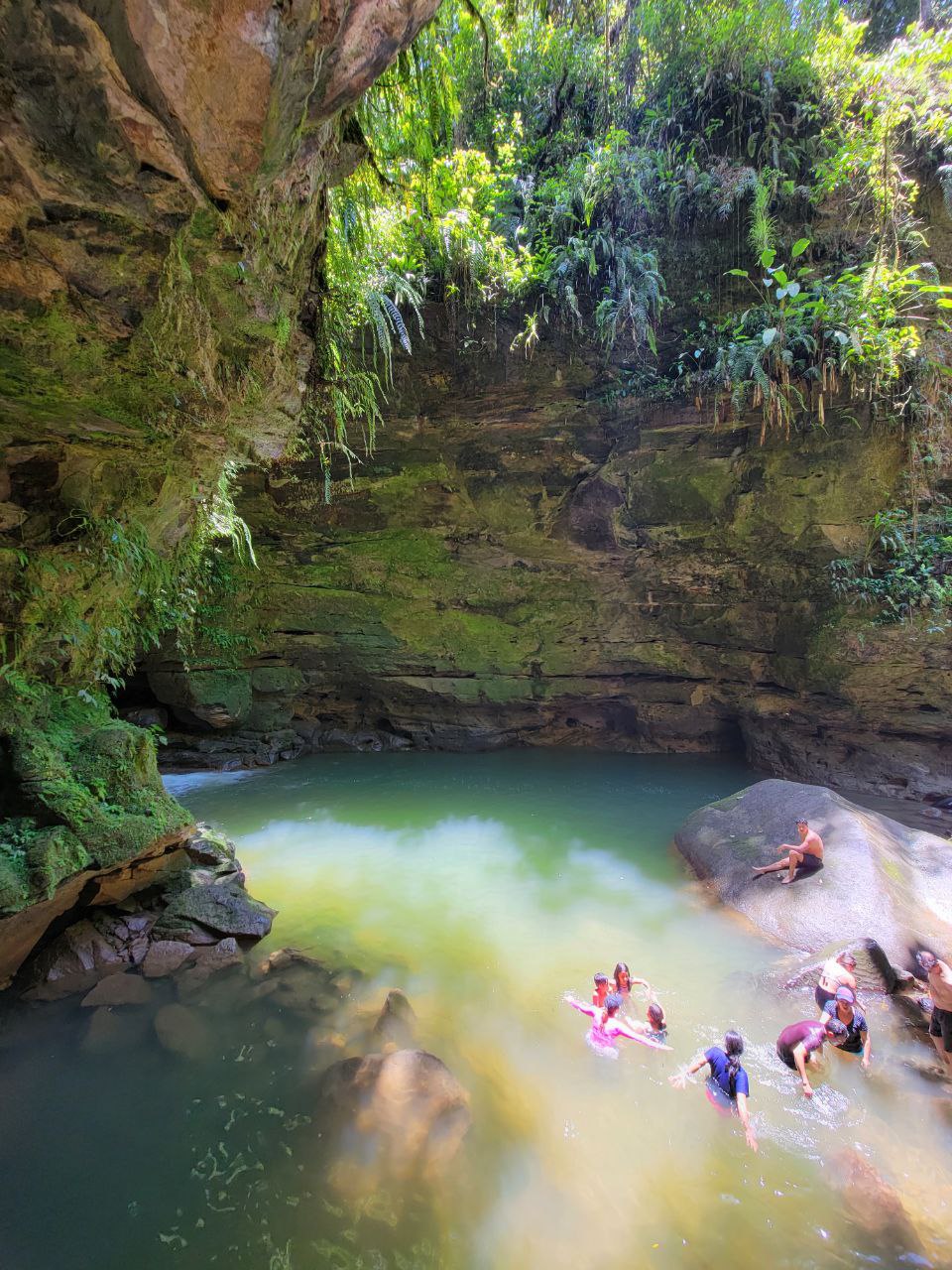El título dice: Construye tu casa con nosotros, somos especialistas en diseño sismoresistente. Describe que se ofrece servicios de Evaluación Estructural, con una imagen de un proyecto realizado en a una nave industrial en Mera, Ecuador. Contiene el número de contacto 0992621621, y la dirección Riobamba, Monseñor Alberto Ordoñez y Edelberto Bonilla Oleas para agendar una cita.